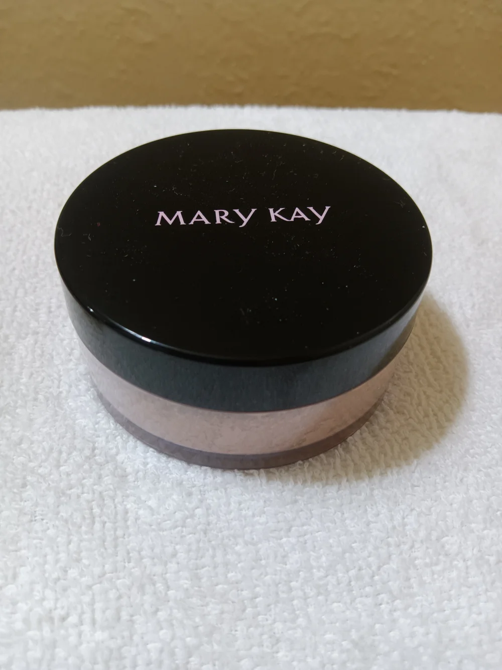 Mary Kay Silky Setting Powder  Deep Ivory For All Skin Types